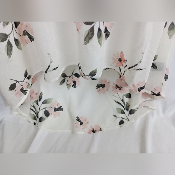 NWOT TORRID WHITE FLORAL CHIFFON SHORT FLUTTER SLEEVE HI-LO TUNIC TOP (#1,387) - Picture 4 of 7